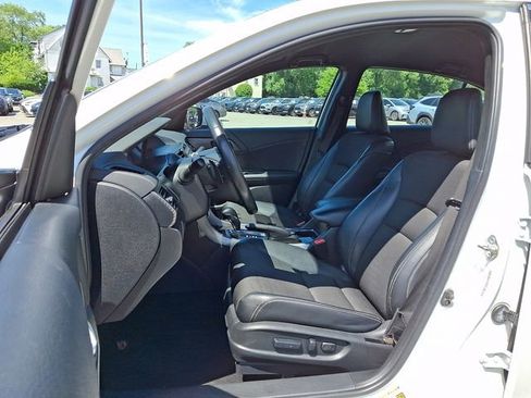 Used 2017 Honda Accord Sport image 13