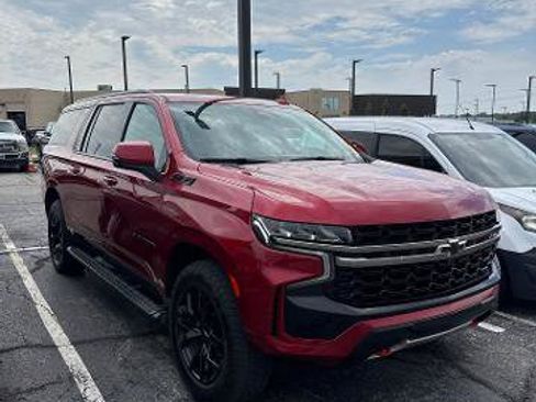 Used 2022 Chevrolet Suburban Z71 w/ Luxury Package AWD/4WD image 2