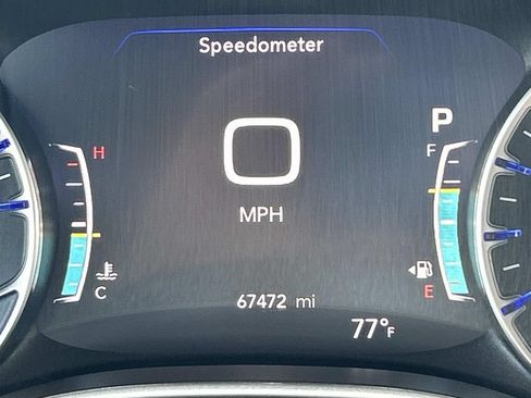 Used 2023 Chrysler Pacifica Touring-L FWD image 41