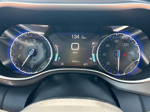 Used 2024 Chrysler Pacifica Touring-L FWD image 22