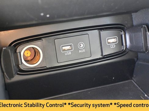 Used 2020 Hyundai Santa Fe SE w/ Cargo Package image 8