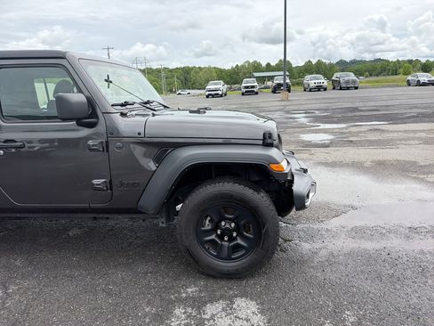 Used 2024 Jeep Gladiator Sport AWD/4WD image 2
