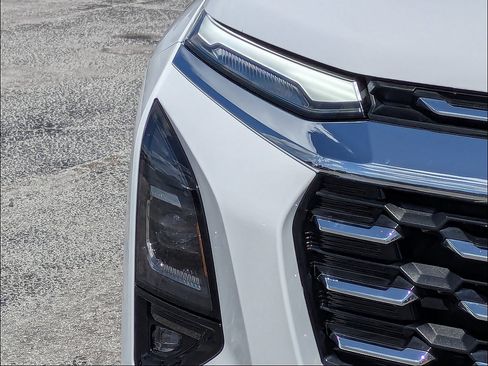 Used 2025 Chevrolet Equinox LT w/ Convenience Package II FWD image 7