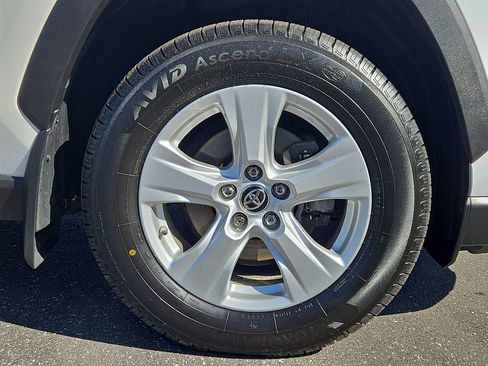 Used 2019 Toyota RAV4 XLE w/ Convenience Package AWD/4WD image 8