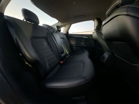 Used 2018 Ford Fusion SE w/ Fusion SE Technology Package image 20