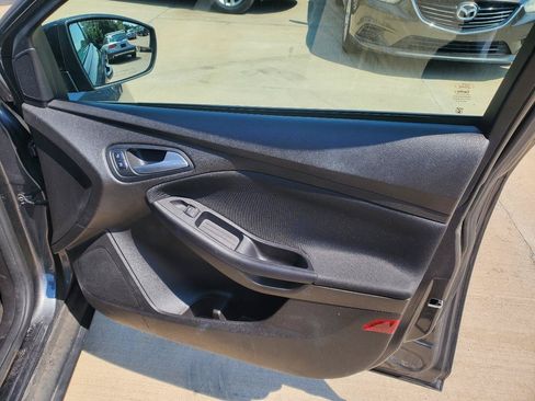Used 2016 Ford Focus SE FWD image 6