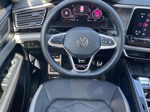 Certified 2024 Volkswagen Atlas Peak Edition SE image 5