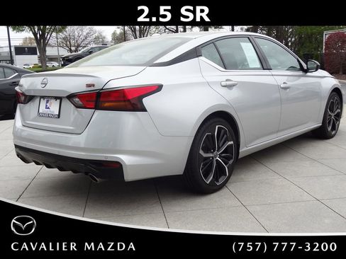 Used 2024 Nissan Altima 2.5 SR FWD image 4