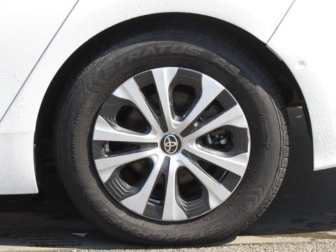 Used 2021 Toyota Prius Prime Limited FWD image 36
