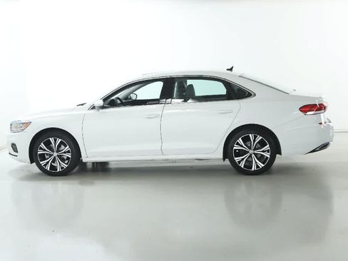 Used 2022 Volkswagen Passat 2.0T SE FWD image 38