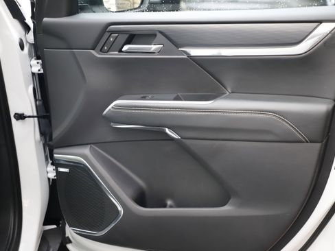 Used 2025 GMC Acadia Elevation image 10