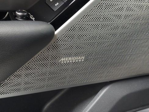 Used 2018 Land Rover Range Rover Velar R-Dynamic SE image 16