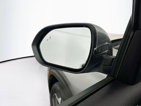 Used 2025 Kia Seltos S FWD image 16
