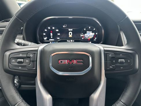 Used 2024 GMC Yukon SLT image 23