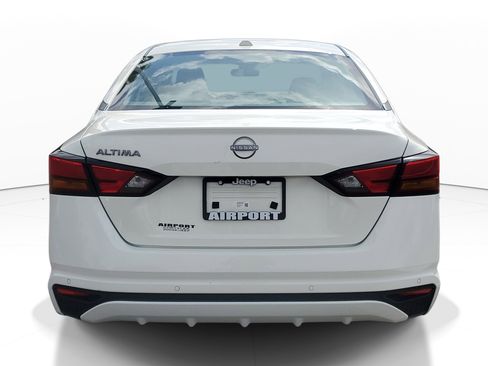 Used 2025 Nissan Altima 2.5 SV FWD image 6