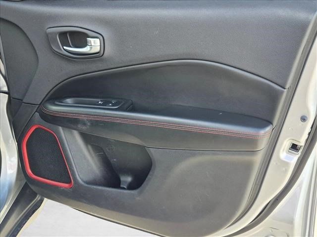 Used 2019 Jeep Compass Trailhawk AWD/4WD image 8
