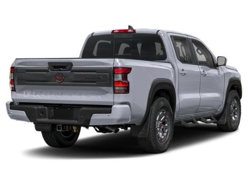 Used 2025 Nissan Frontier PRO-4X AWD/4WD image 2