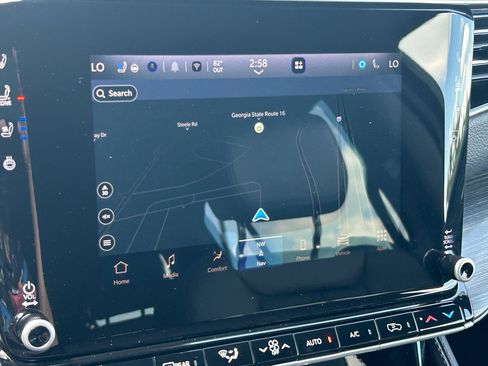 Used 2024 Jeep Wagoneer L Series II image 17