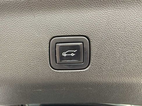 Used 2022 Chevrolet Tahoe Z71 w/ Luxury Package image 34