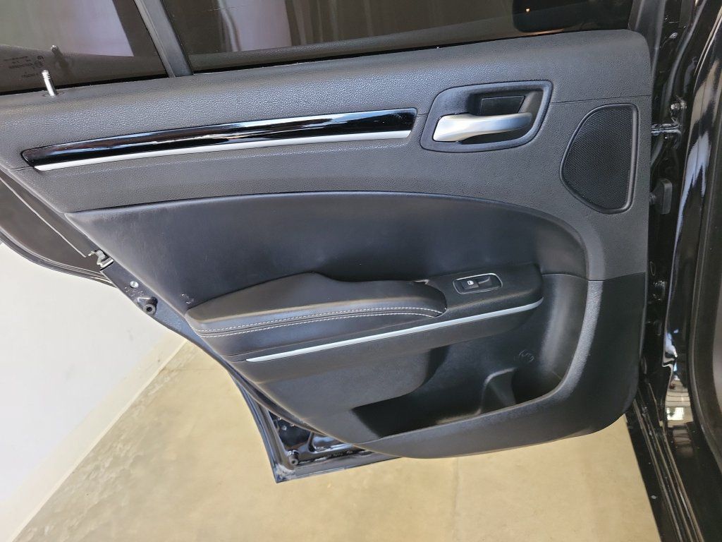 Used 2022 Chrysler 300 S RWD image 13