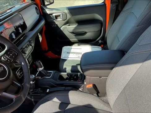 New 2025 Jeep Gladiator Sport image 9