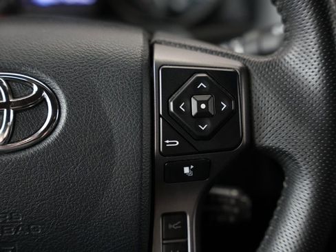 Used 2020 Toyota Tacoma TRD Off-Road image 13