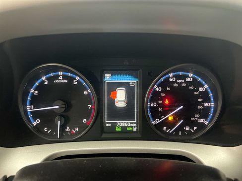 Used 2017 Toyota RAV4 XLE AWD/4WD image 12