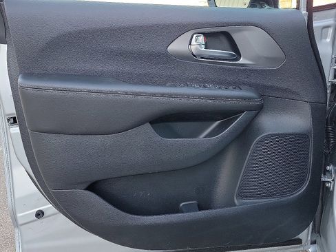 New 2026 Chrysler Voyager LX image 10