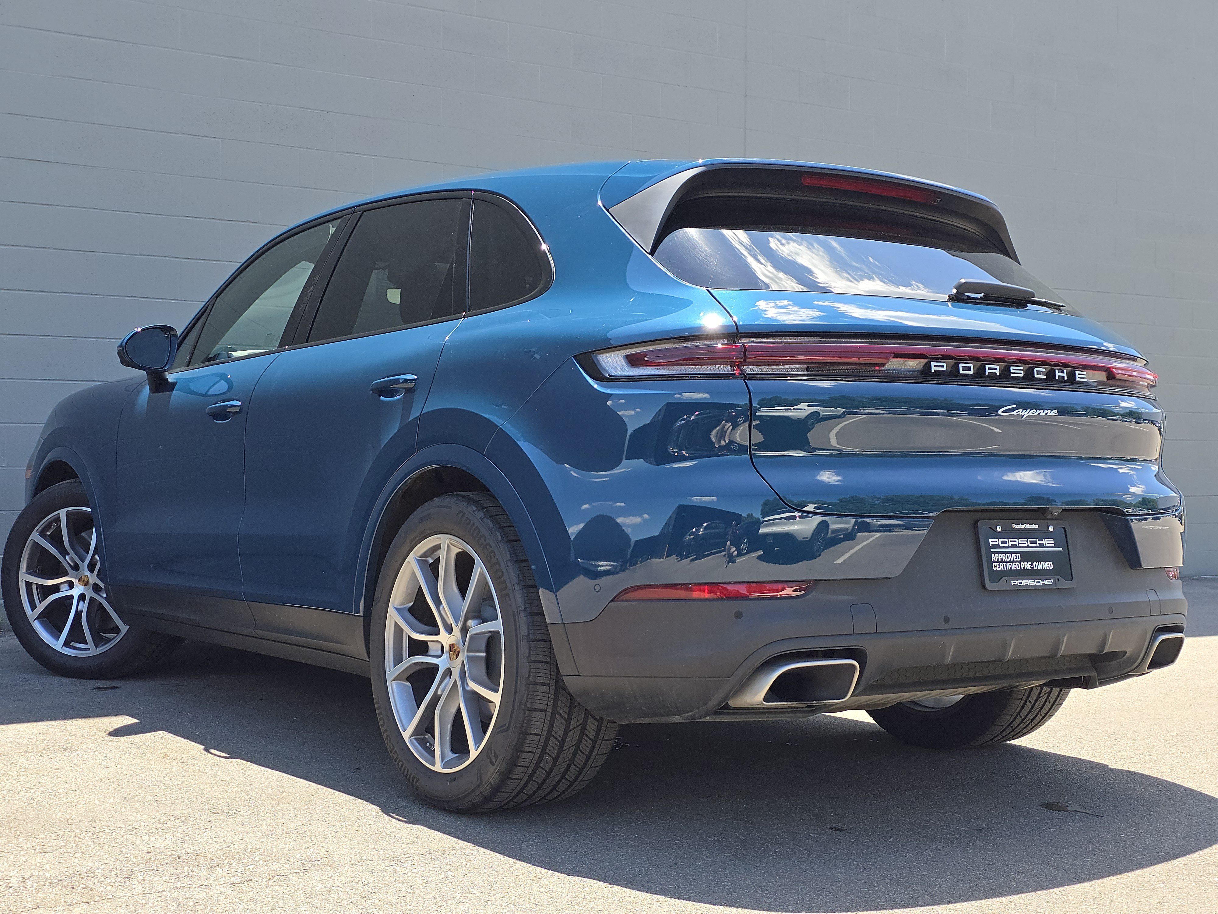 Certified 2025 Porsche Cayenne AWD/4WD image 3