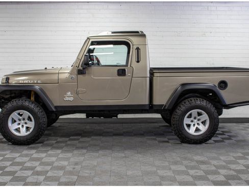 Used 2005 Jeep Wrangler Rubicon AWD/4WD image 4