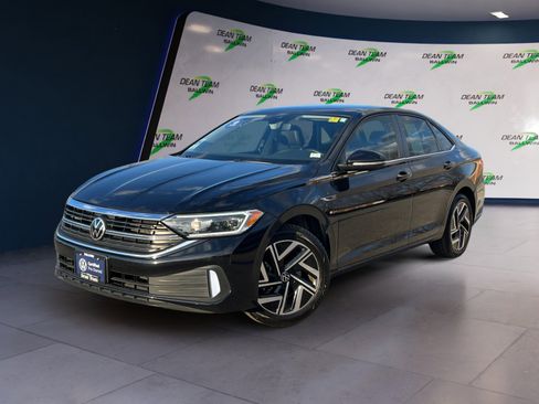 Certified 2022 Volkswagen Jetta SEL image 3