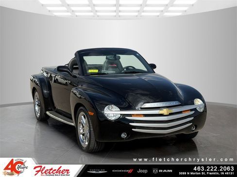 Used 2005 Chevrolet SSR w/ Preferred Equipment Group image 1