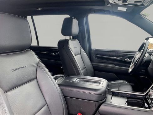 Used 2023 GMC Yukon Denali image 32