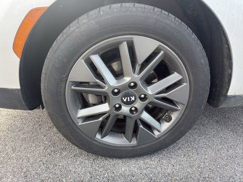 Certified 2021 Kia Soul S image 9