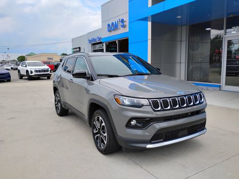 Used 2023 Jeep Compass Limited AWD/4WD image 3