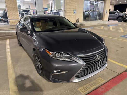 Used 2017 Lexus ES 350 w/ Luxury Package image 8
