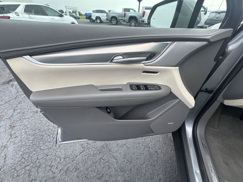 Used 2023 Cadillac XT5 Premium Luxury w/ Technology Package AWD/4WD image 9