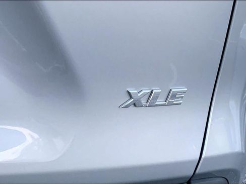 Used 2025 Toyota RAV4 XLE w/ Convenience Package FWD image 10