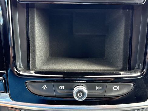 Used 2023 Chevrolet Traverse Premier FWD image 24