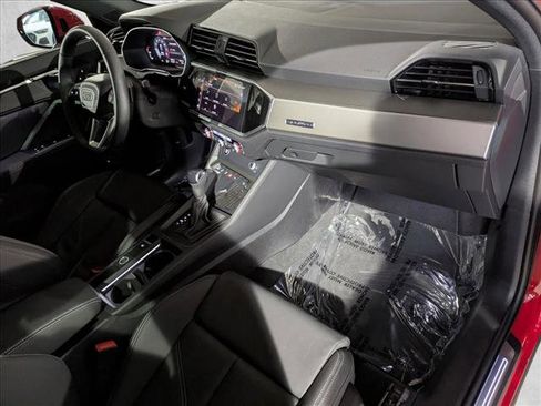 Certified 2025 Audi Q3 2.0T Premium image 21