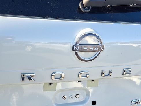 Used 2023 Nissan Rogue SV image 29