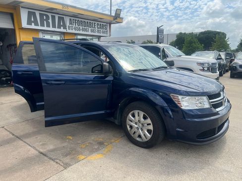 Used 2019 Dodge Journey SE FWD image 7