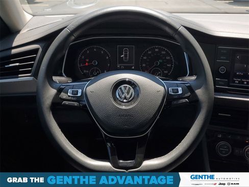 Used 2020 Volkswagen Jetta SE image 25
