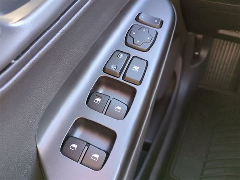 Certified 2022 Hyundai Kona SE image 26