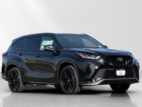 New 2026 Toyota Highlander XSE image 1