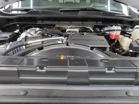 Used 2025 Chevrolet Silverado 2500 ZR2 w/ Technology Package image 36