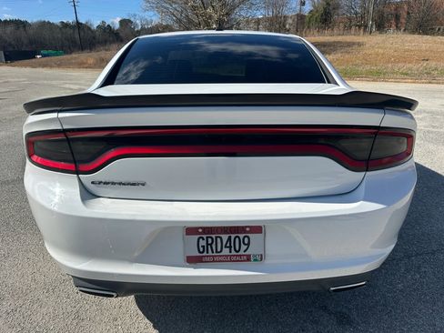 Used 2015 Dodge Charger SE image 4