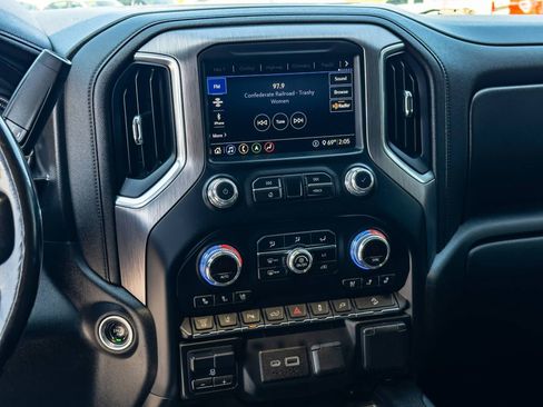 Used 2020 GMC Sierra 2500 Denali w/ Denali Ultimate Package AWD/4WD image 11