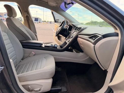 Used 2018 Ford Fusion SE FWD image 16