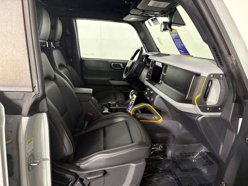Certified 2023 Ford Bronco Badlands w/ Sasquatch Package AWD/4WD image 34